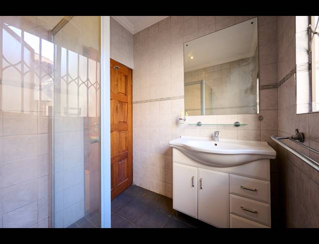 5 BEDROOM CLUSTER FOR SALE IN BARBEQUE DOWNS